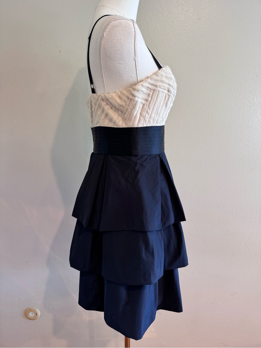 BCBGMAXAZRIA Black Ivory Silk Blend Tiered Party Dress Size 8 - Picture 5 of 13